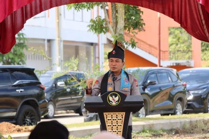 Kapolda Riau Lakukan Kunjungan Kerja Ke Polres Kuansing Dan Tanam Pohon Bersama Untuk Lestarikan Lingkungan